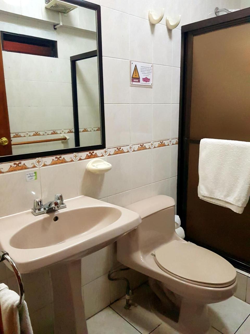 Hotel Las Americas Quetzaltenango ภายนอก รูปภาพ